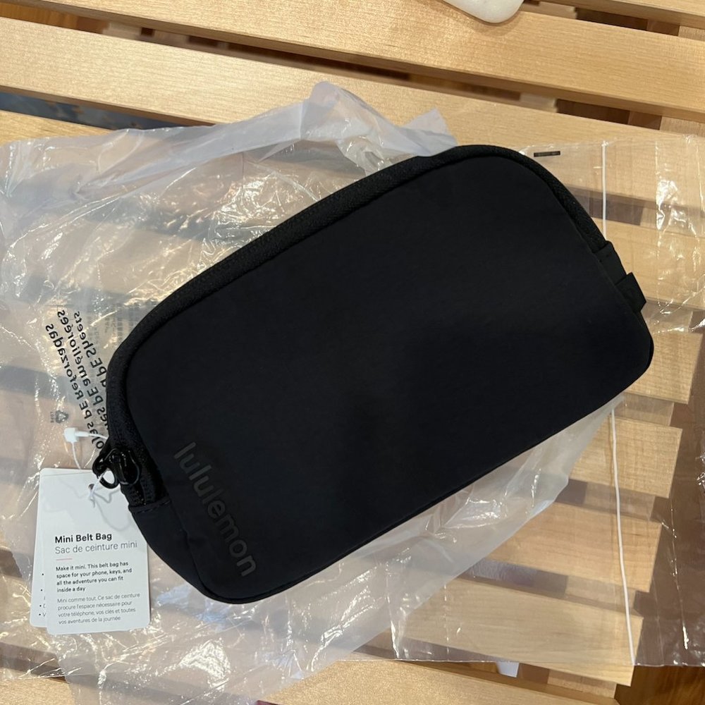 Lululemon Mini Belt Bag in Black
